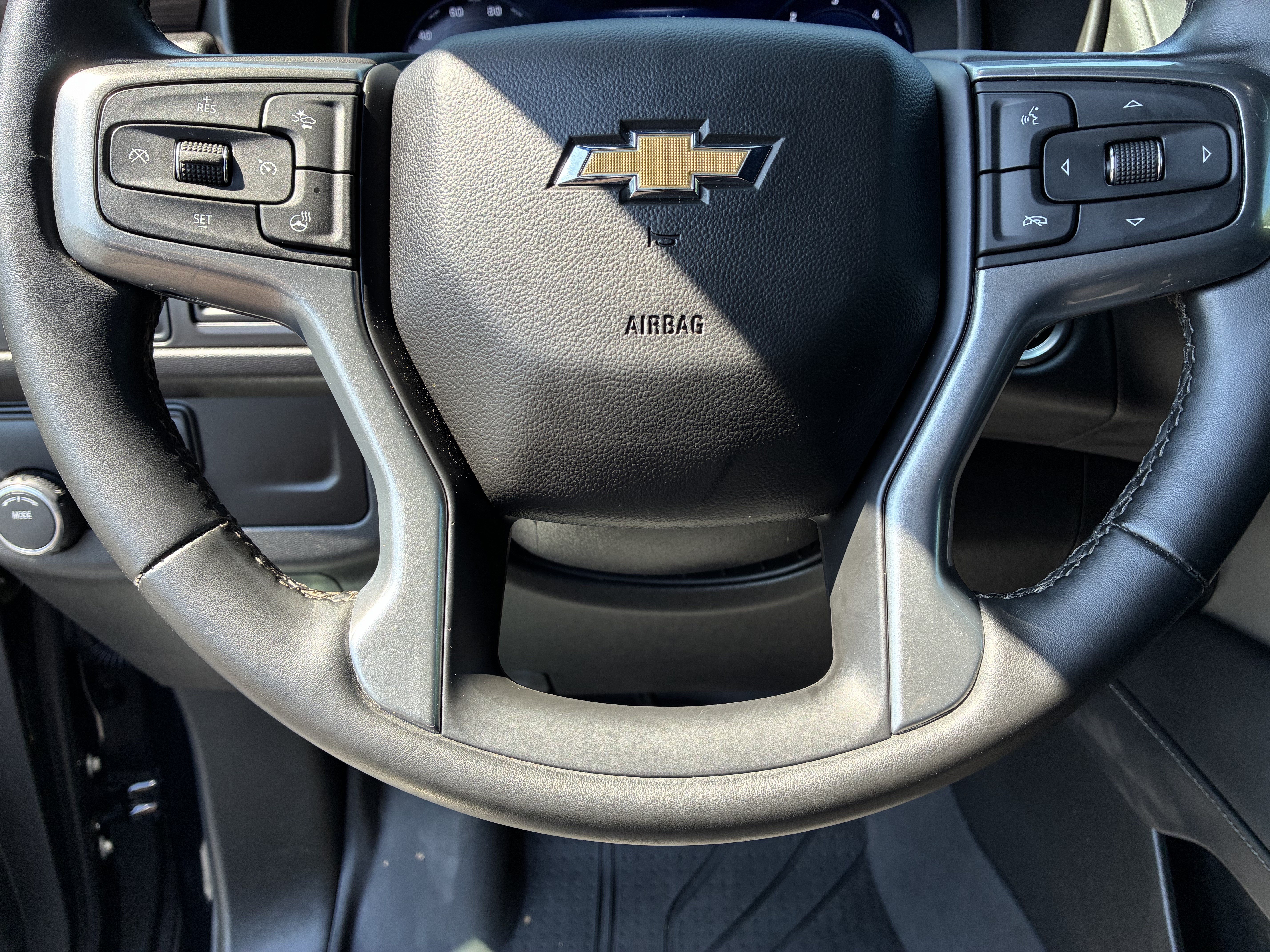 Used 2024 Chevrolet Tahoe LT w/ Luxury Package RWD image 28