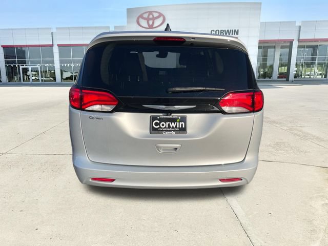 Used 2023 Chrysler Voyager LX FWD image 4