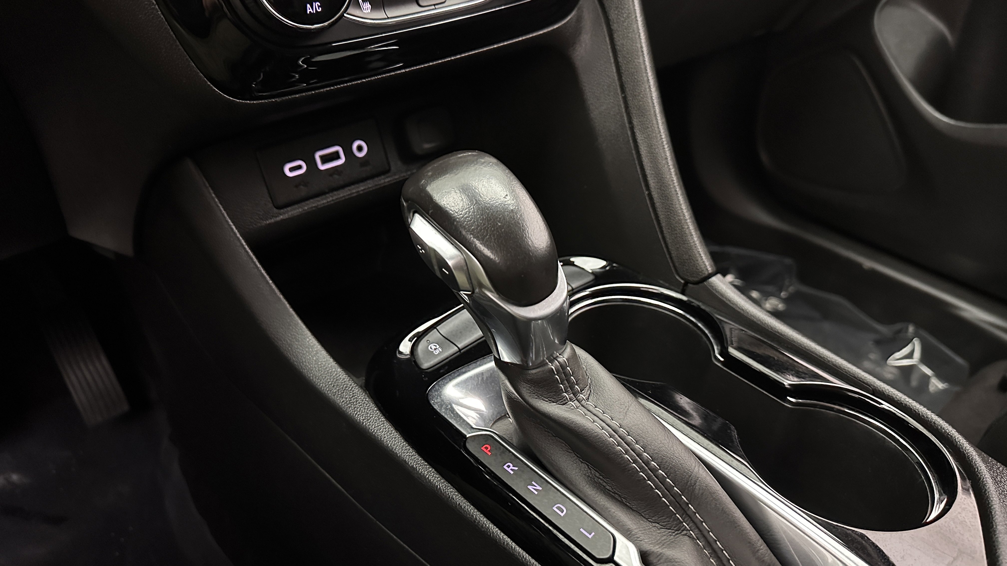 Used 2020 Buick Encore GX Select image 16