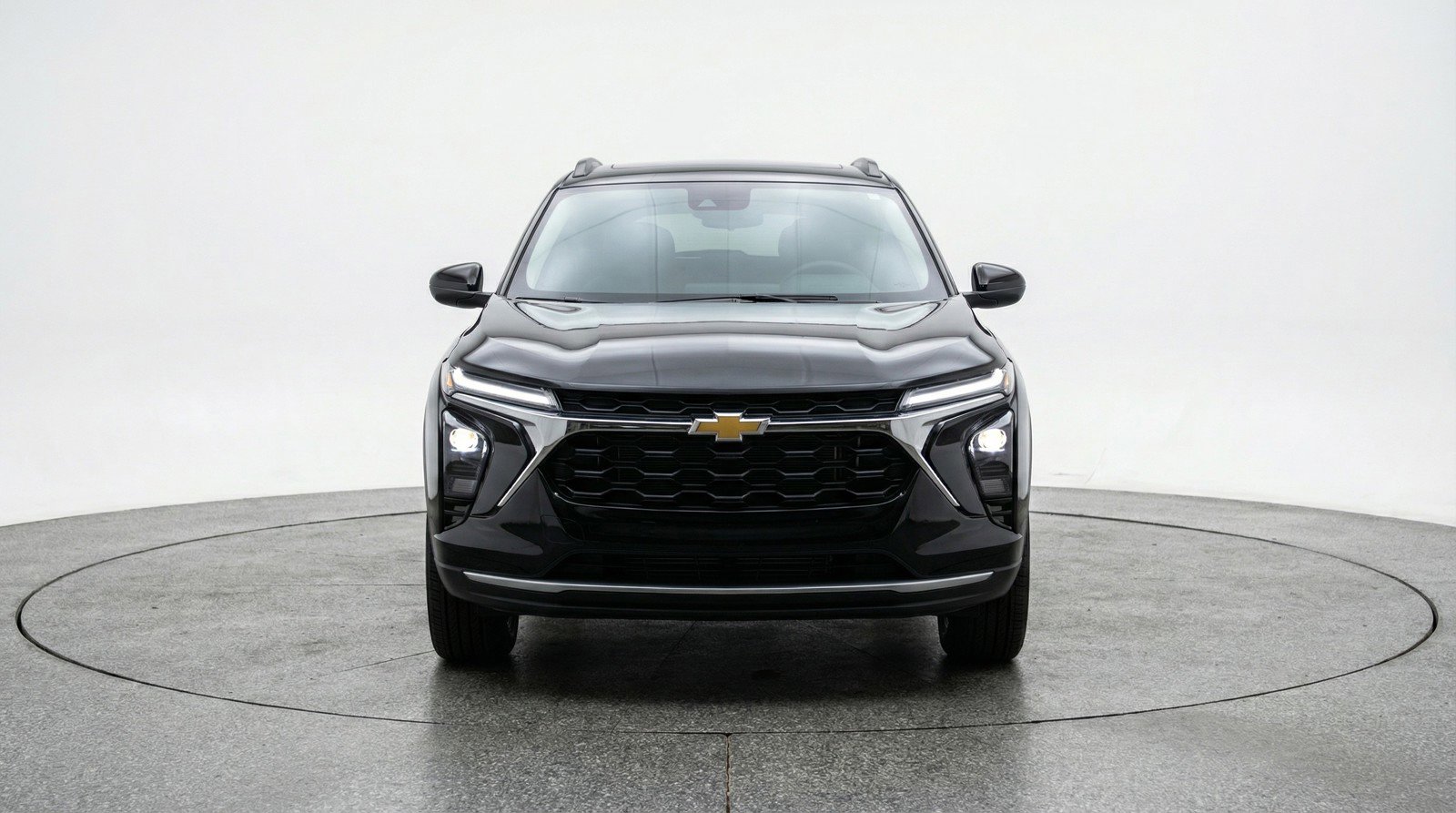 Used 2025 Chevrolet Trax LT FWD image 2
