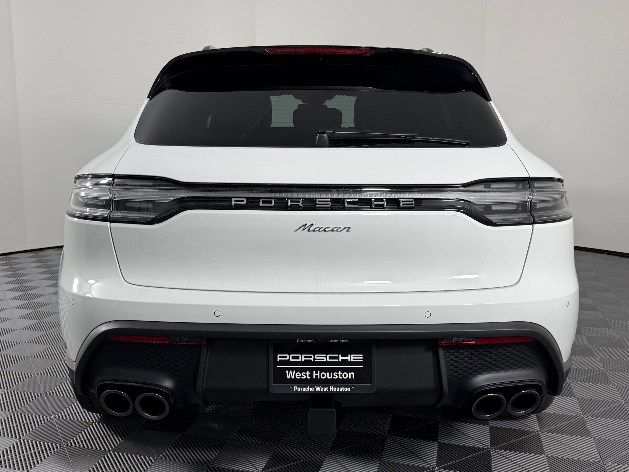 Certified 2026 Porsche Macan AWD/4WD image 10