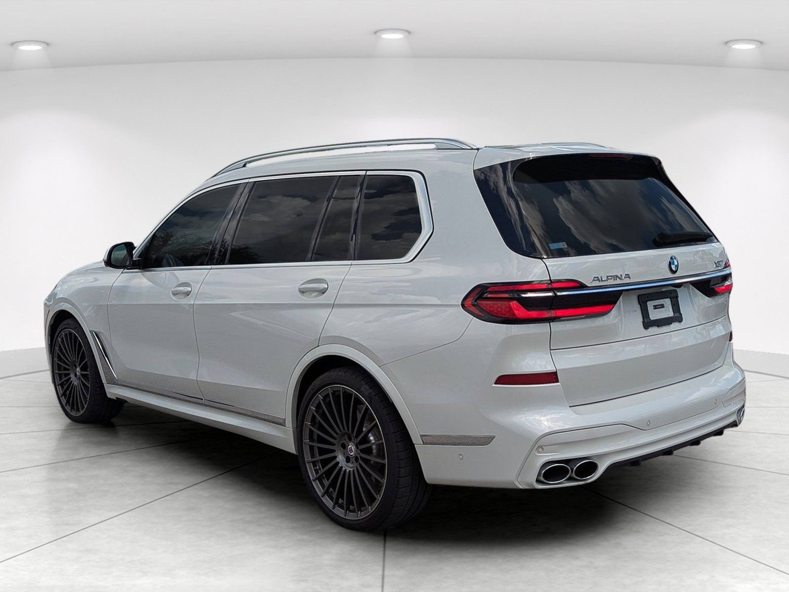 Used 2024 BMW ALPINA XB7 AWD/4WD image 5