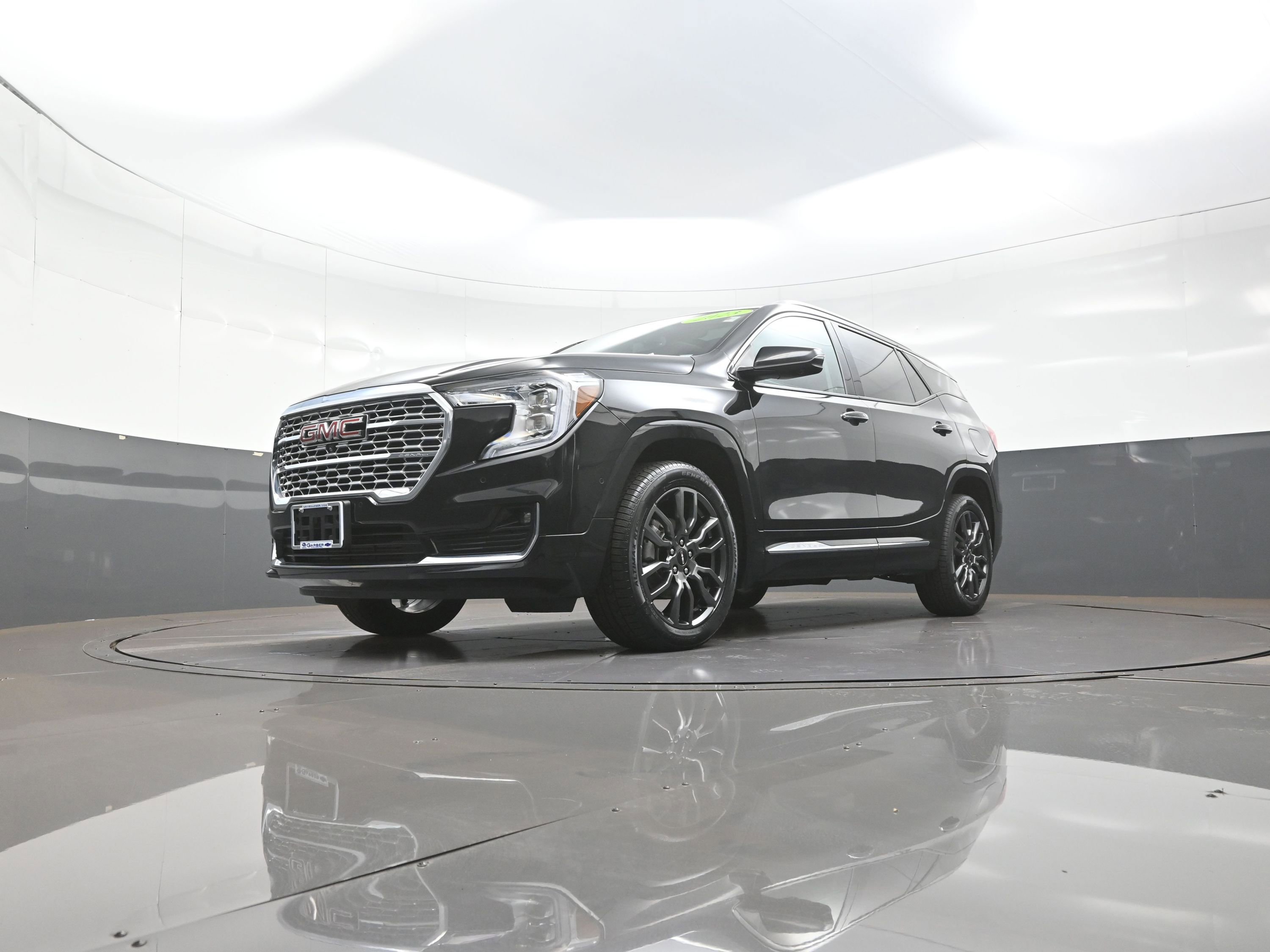 Used 2023 GMC Terrain Denali w/ Black Diamond Edition image 11