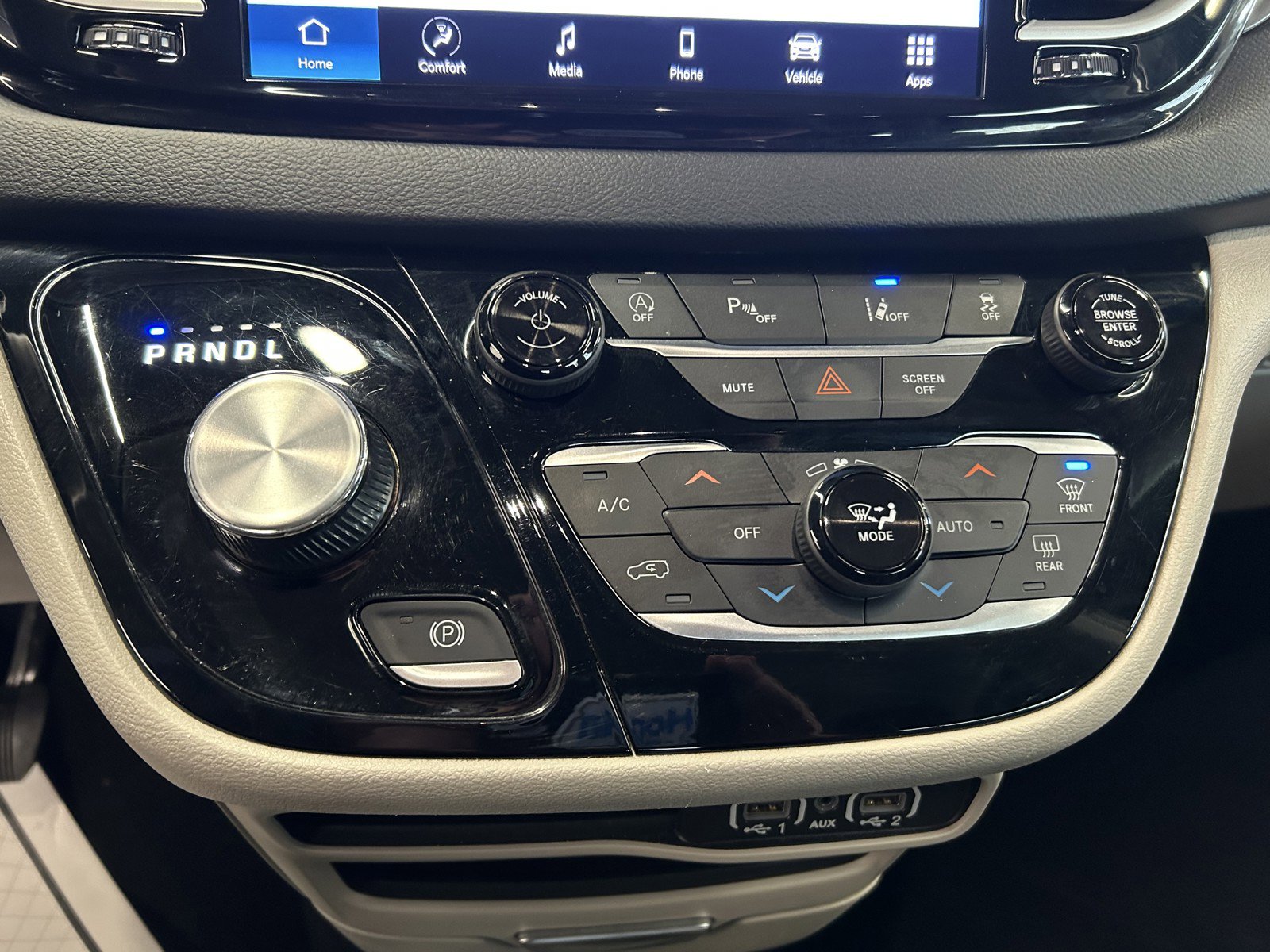 Used 2023 Chrysler Pacifica Touring-L image 32