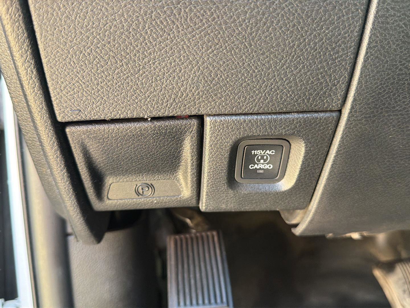 Used 2021 RAM 2500 Tradesman w/ Chrome Appearance Group AWD/4WD image 17