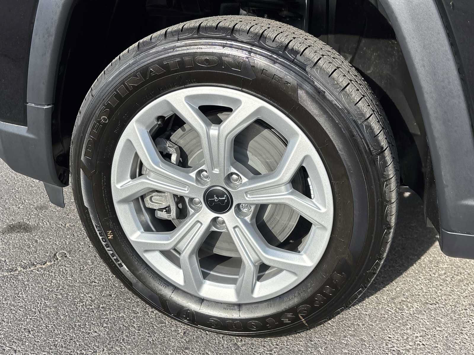 Used 2025 Jeep Compass Sport AWD/4WD image 12