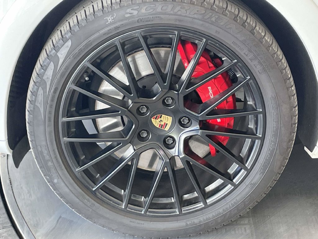 Certified 2023 Porsche Cayenne GTS AWD/4WD image 11