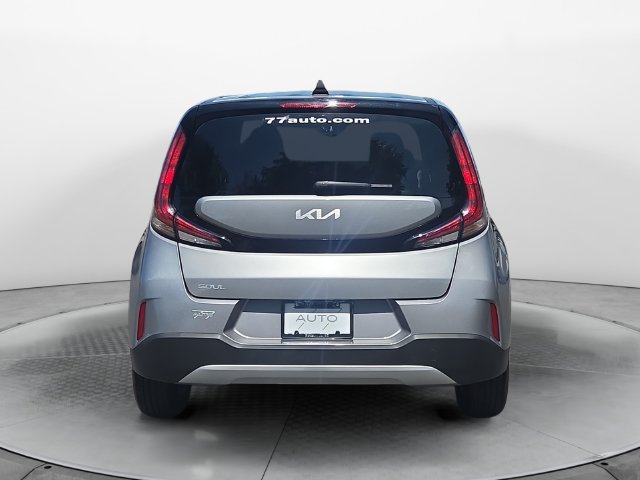 Used 2025 Kia Soul LX w/ LX Technology Package FWD image 4