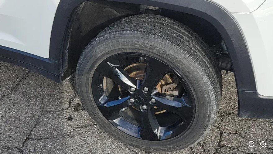 Used 2023 Jeep Grand Cherokee Altitude image 5