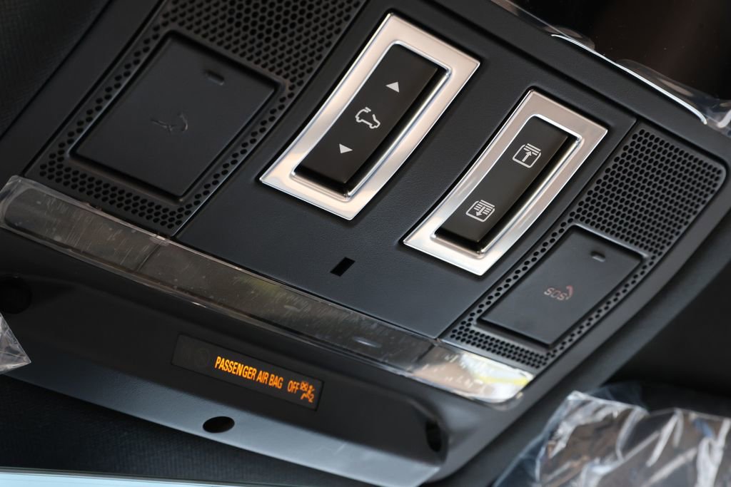 New 2026 Land Rover Defender 130 X-Dynamic SE AWD/4WD image 12