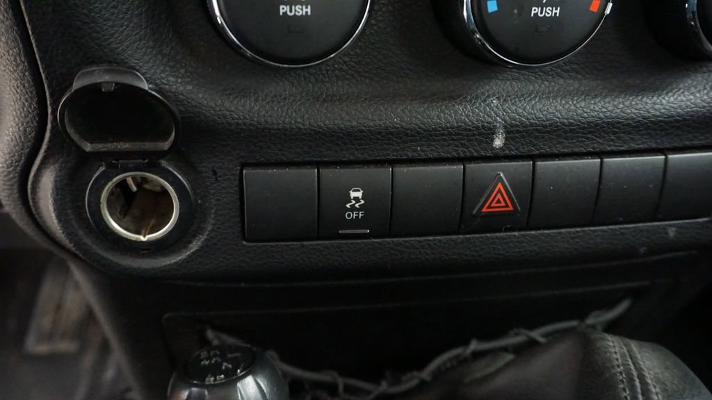 Used 2012 Jeep Wrangler Unlimited Sport image 33