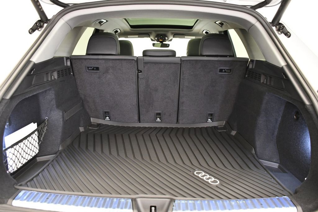 Used 2025 Audi Q5 Premium w/ Convenience Package image 54