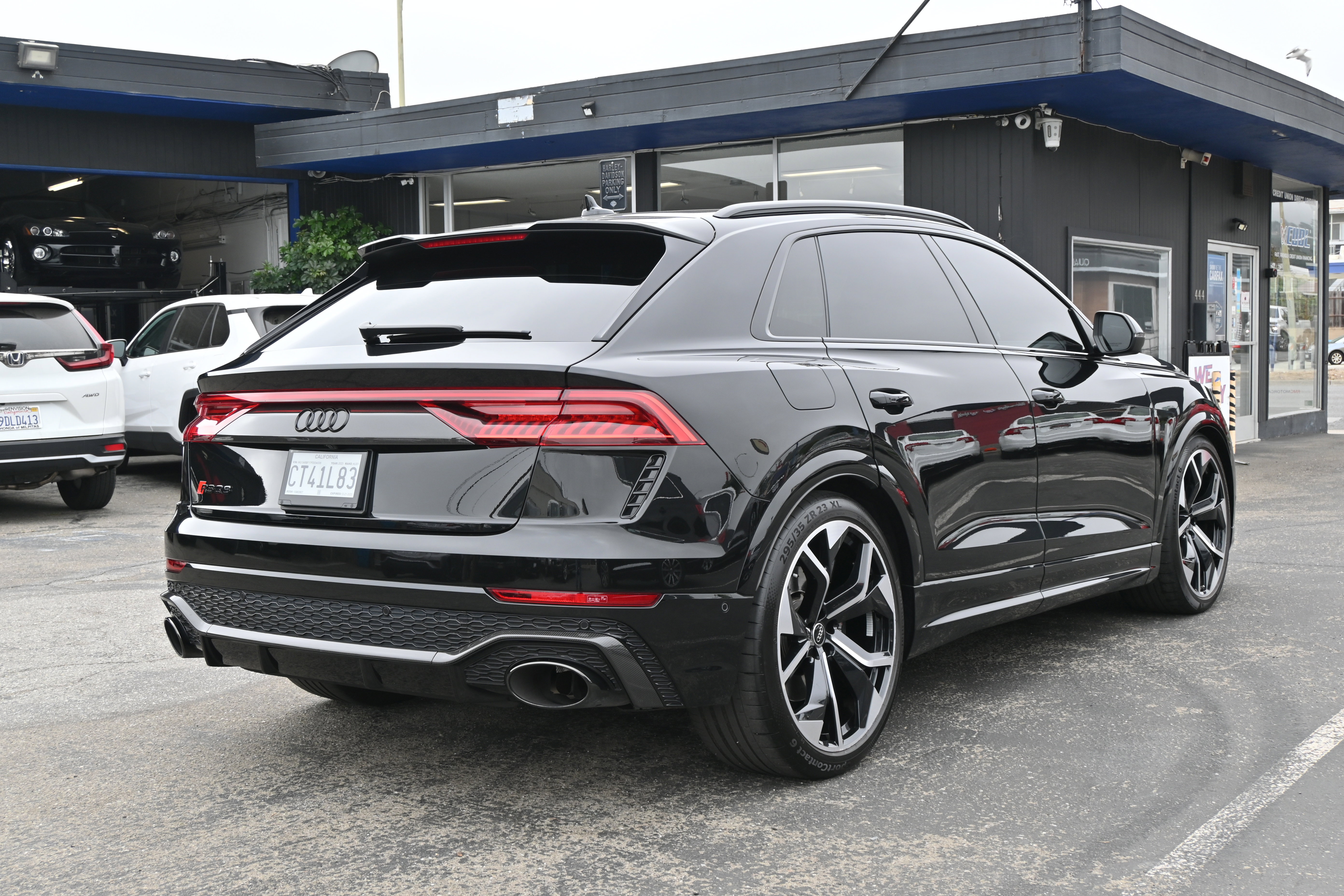Used 2023 Audi RS Q8 w/ Black Optic Package image 5