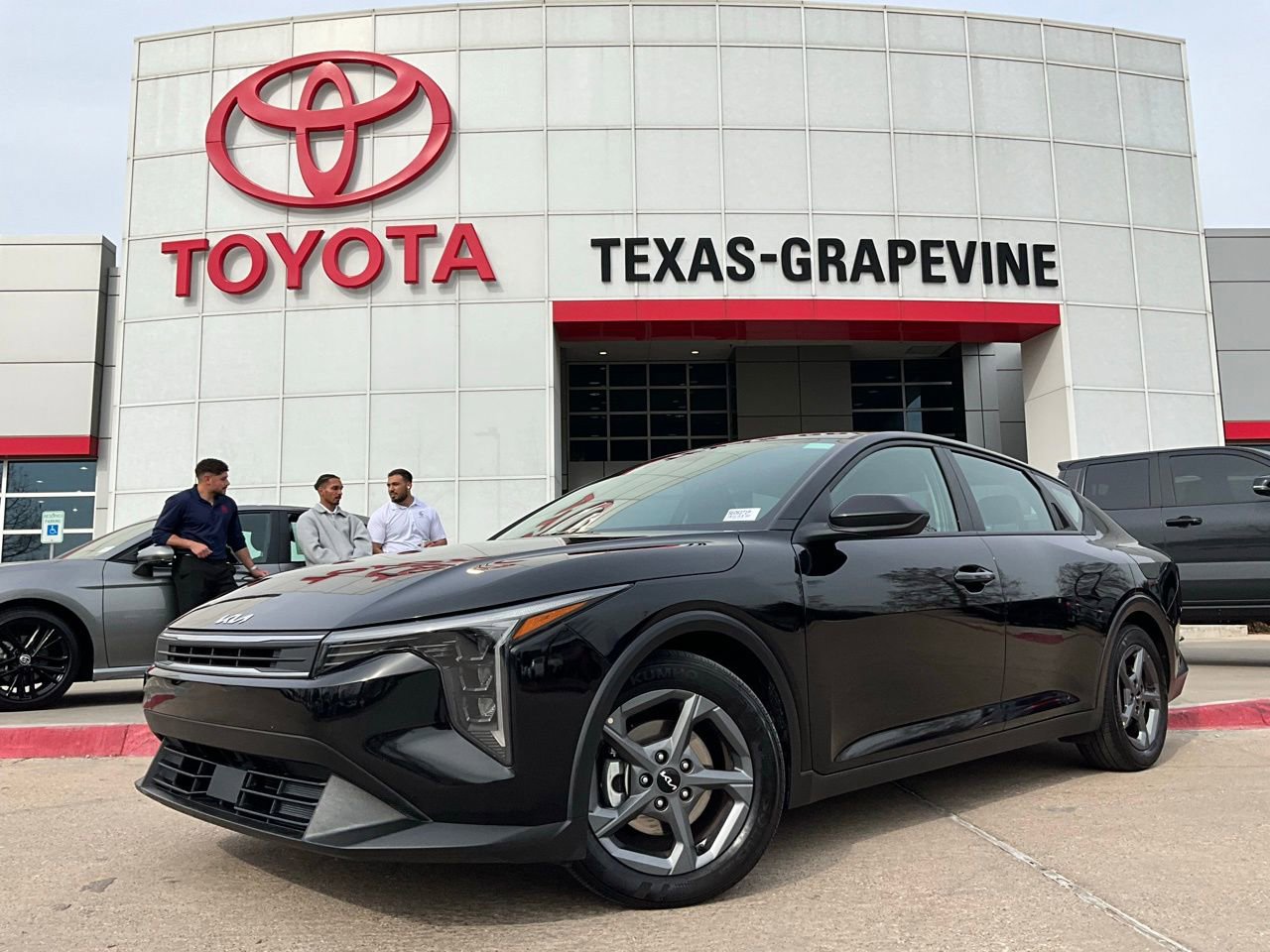 Used 2025 Kia K4 LXS image 2