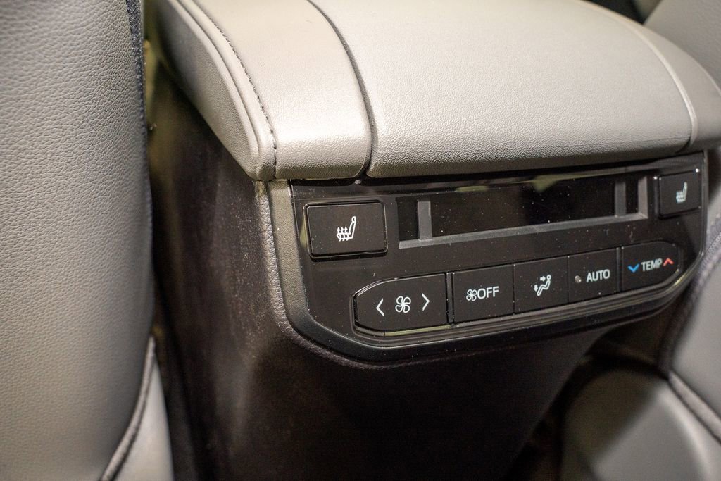Used 2026 Toyota Highlander Platinum image 8