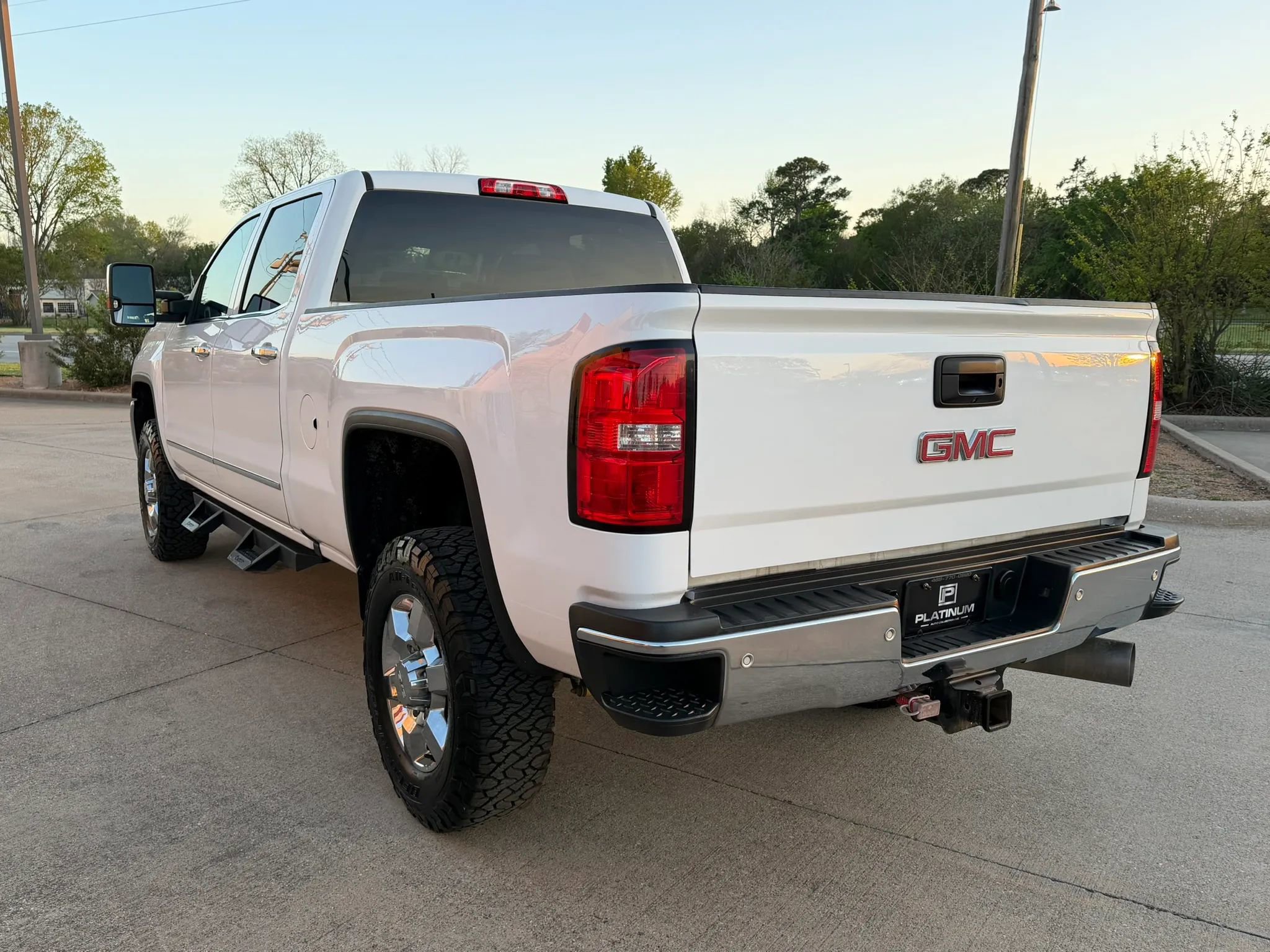 Used 2019 GMC Sierra 2500 SLT w/ Duramax Plus Package AWD/4WD image 3