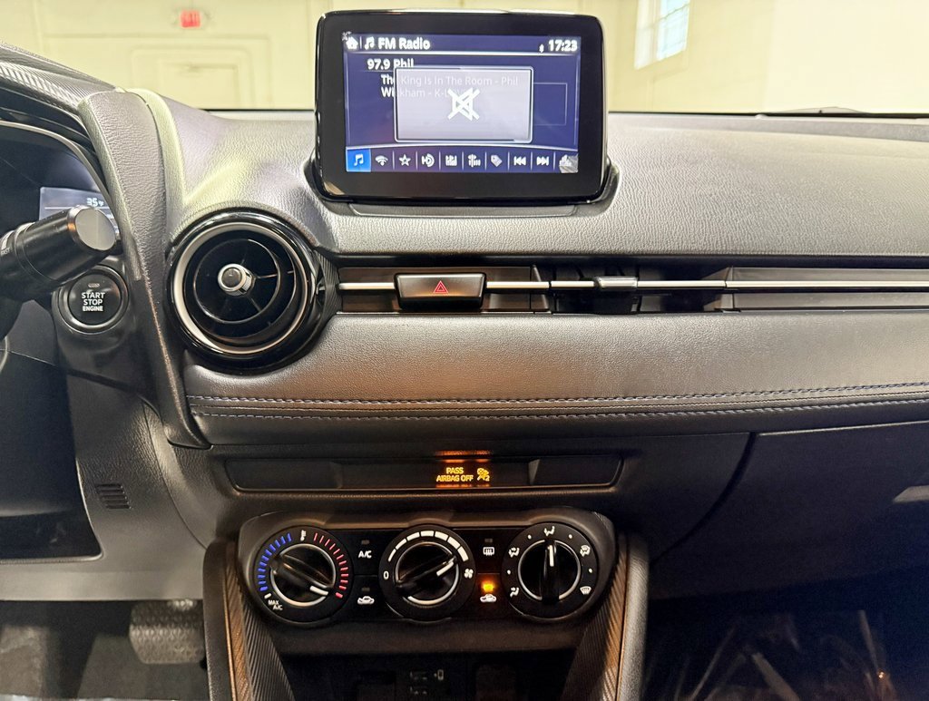 Used 2020 Toyota Yaris LE image 11