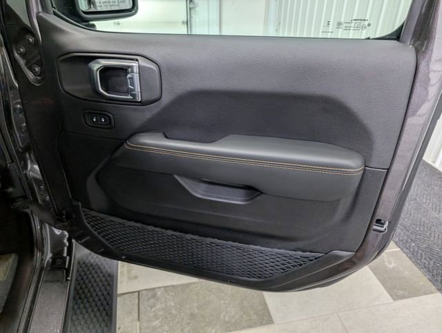 Used 2025 Jeep Wrangler Unlimited Sahara AWD/4WD image 25