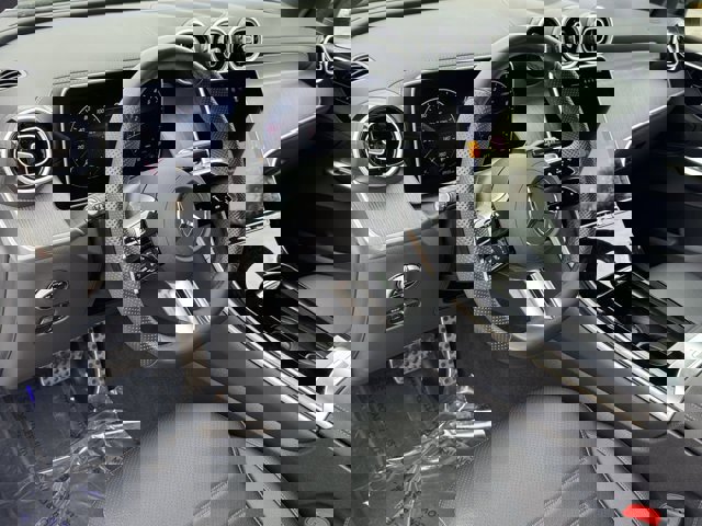 Used 2025 Mercedes-Benz GLC 300 4MATIC image 17