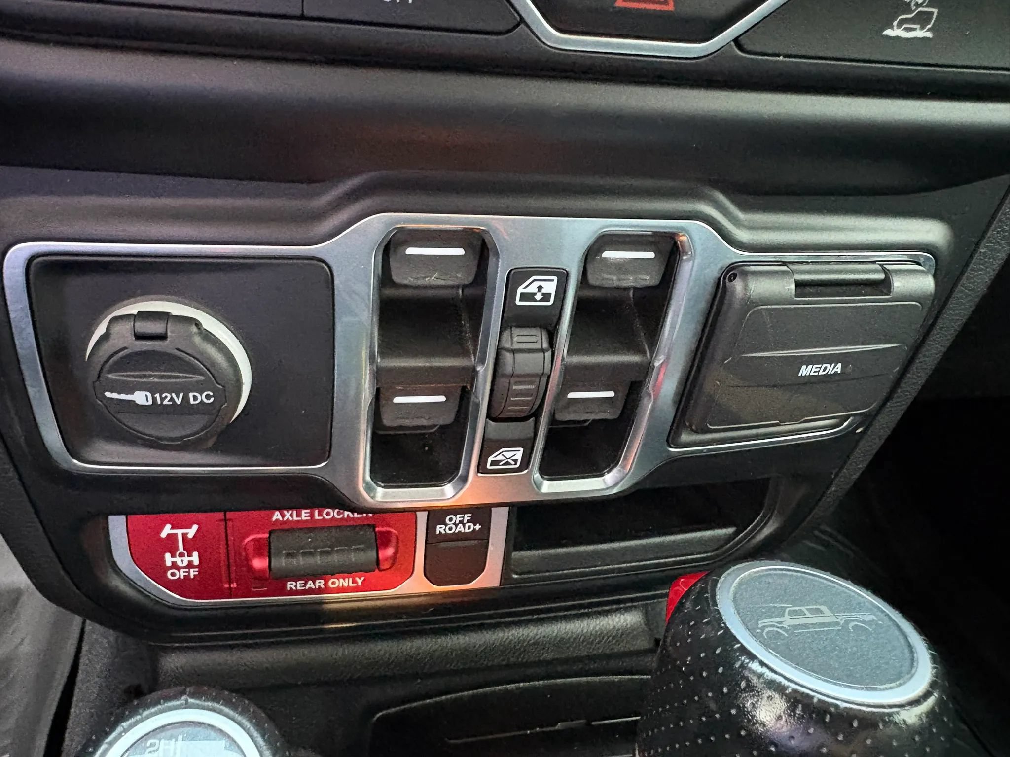 Used 2022 Jeep Gladiator Mojave w/ Cold Weather Group AWD/4WD image 44