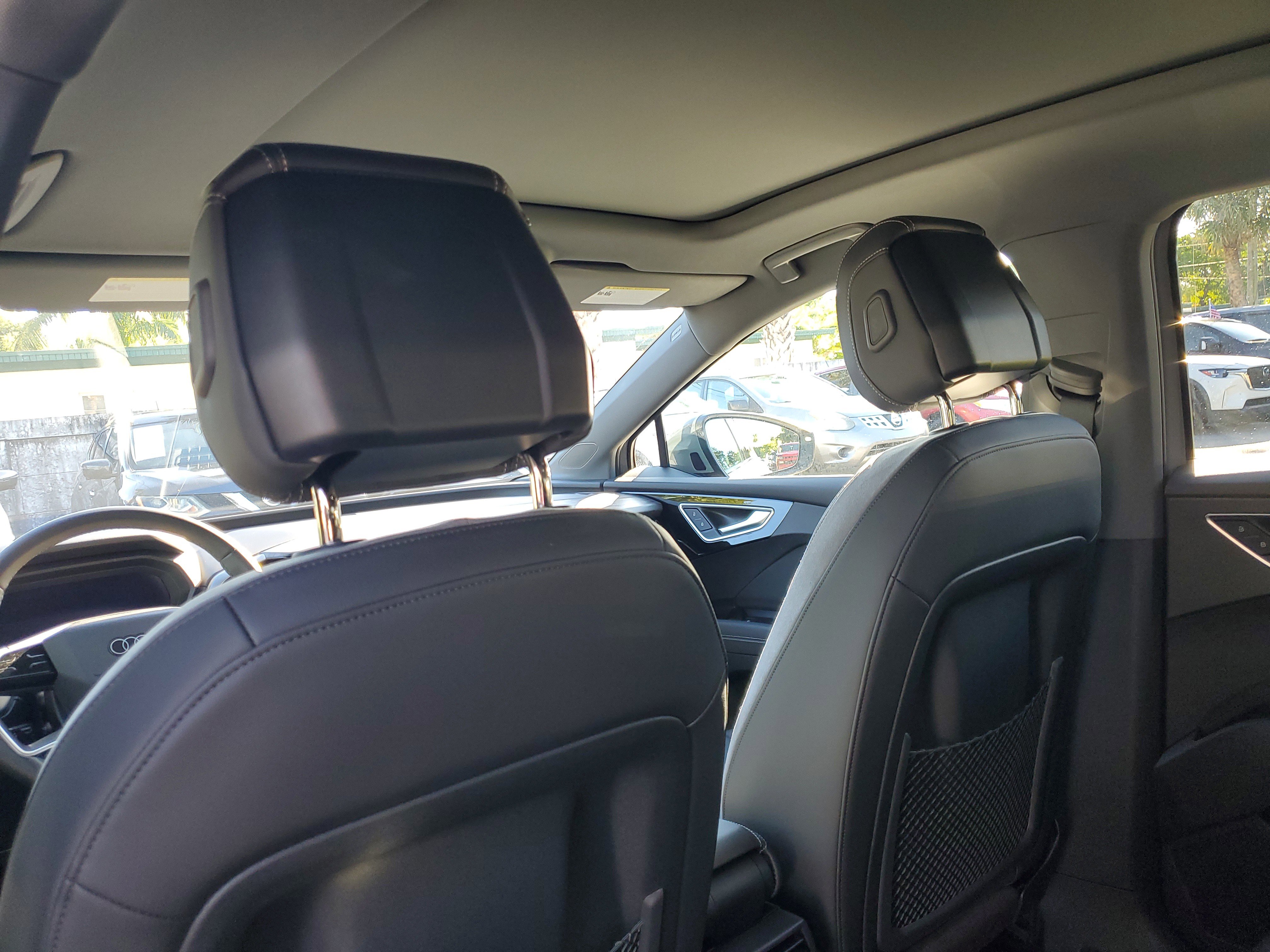 Used 2025 Audi Q4 e-tron Premium w/ Convenience Package image 14