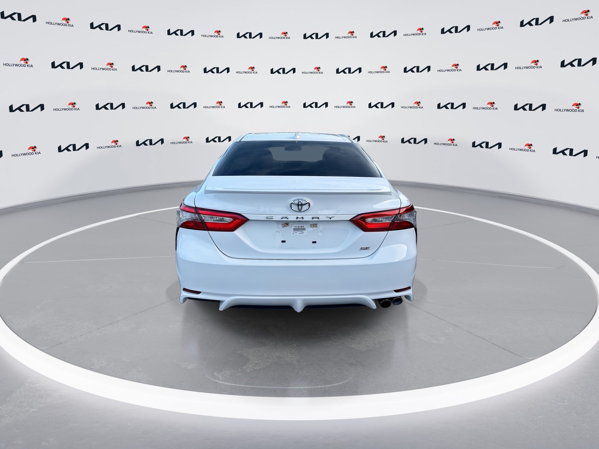 Used 2019 Toyota Camry SE FWD image 7