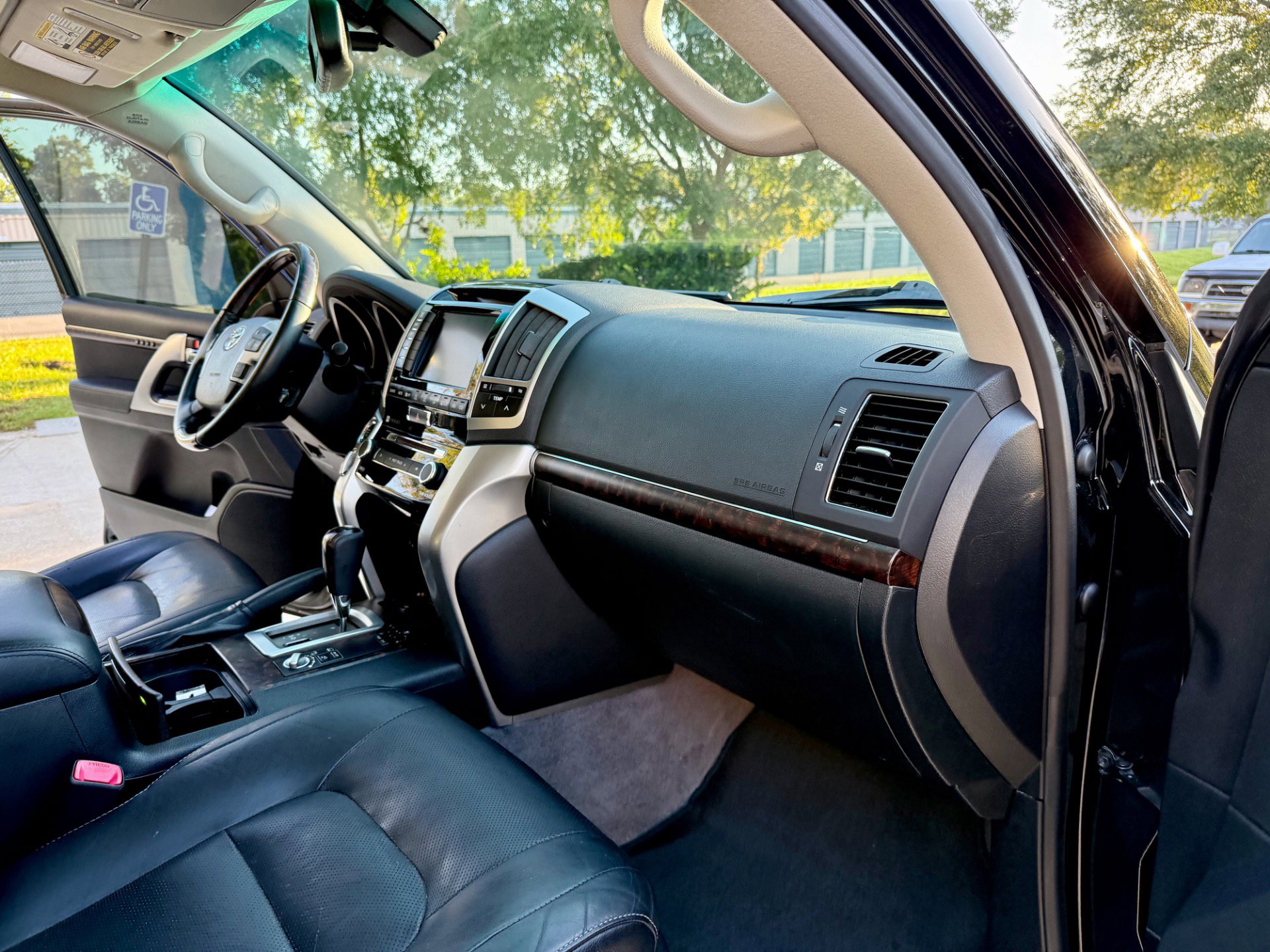Used 2013 Toyota Land Cruiser image 17