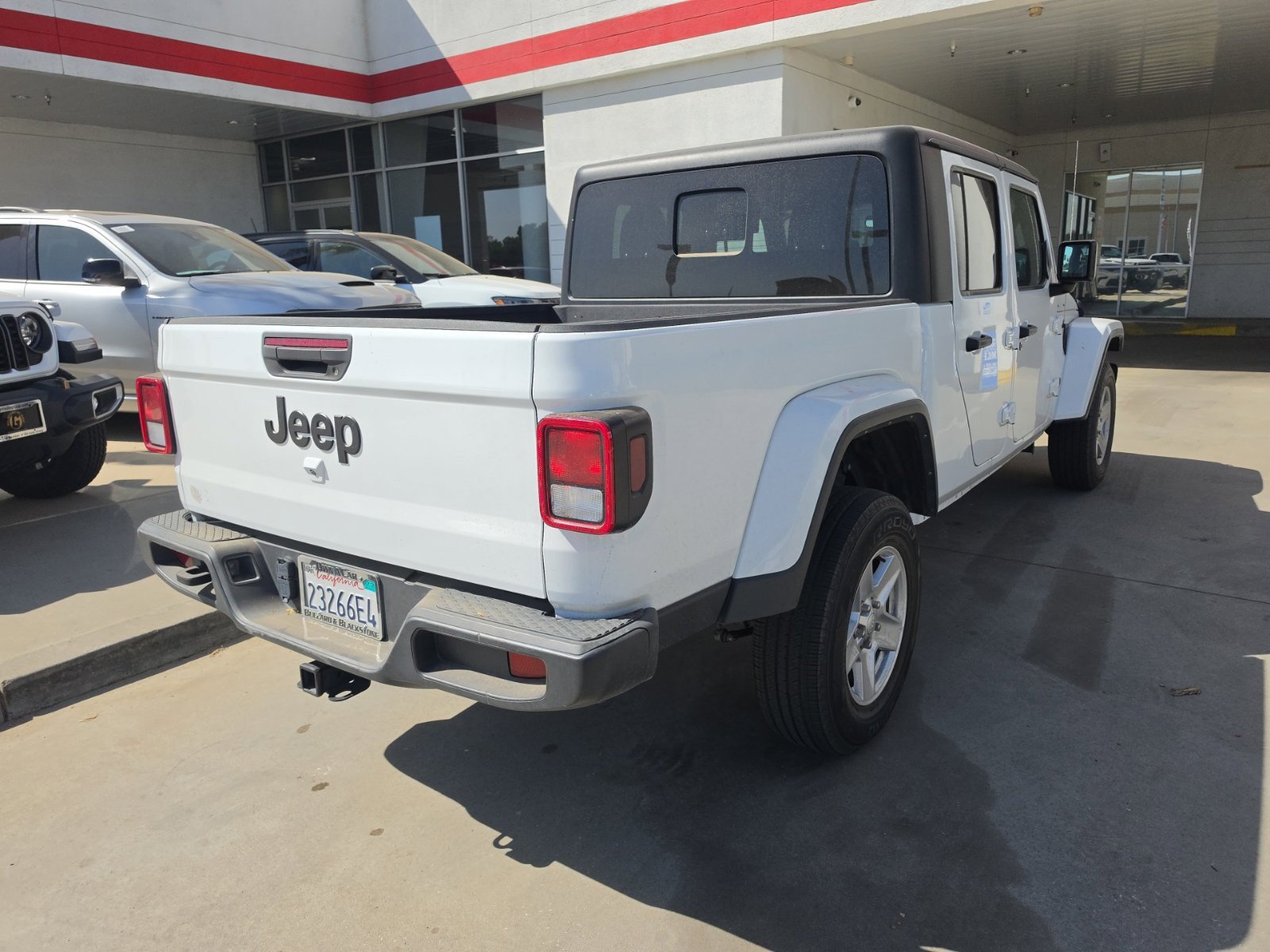 Used 2023 Jeep Gladiator Sport AWD/4WD image 4