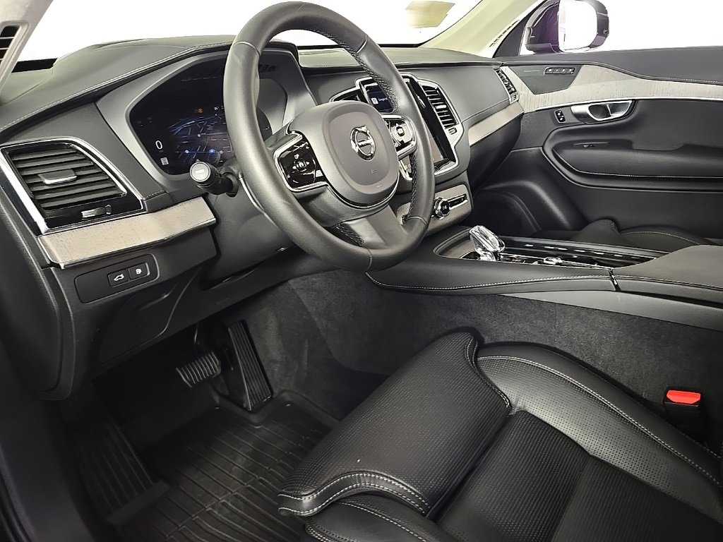 Certified 2024 Volvo XC90 T8 Ultimate w/ Lounge Package image 22