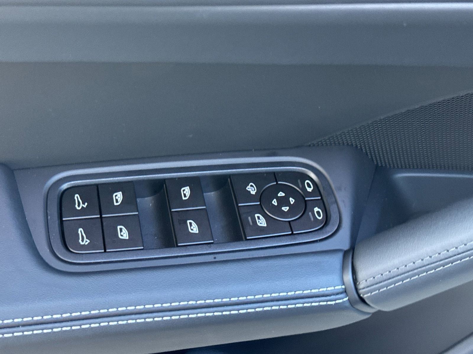 Certified 2026 Porsche Cayenne GTS image 13