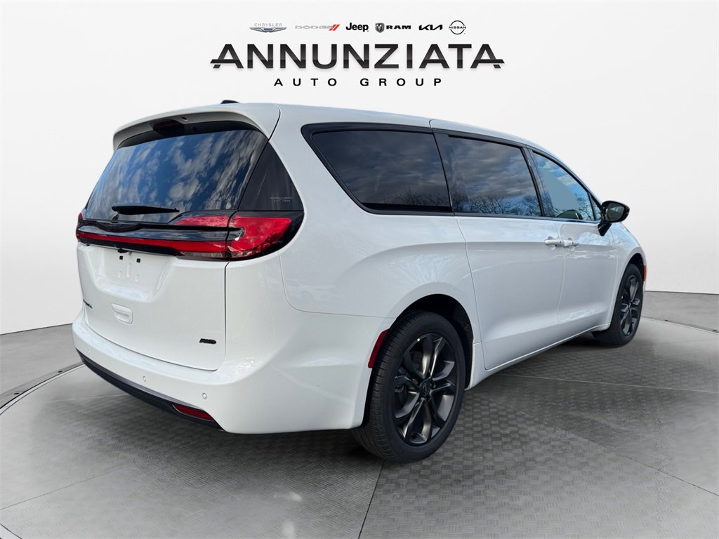 New 2026 Chrysler Pacifica Select image 5