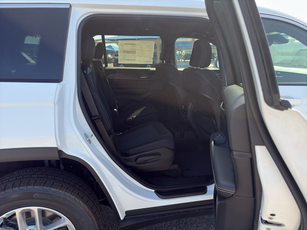 New 2026 Jeep Grand Cherokee L Laredo AWD/4WD image 17