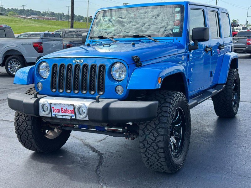 Used 2015 Jeep Wrangler Unlimited Sahara w/ Connectivity Group AWD/4WD image 8
