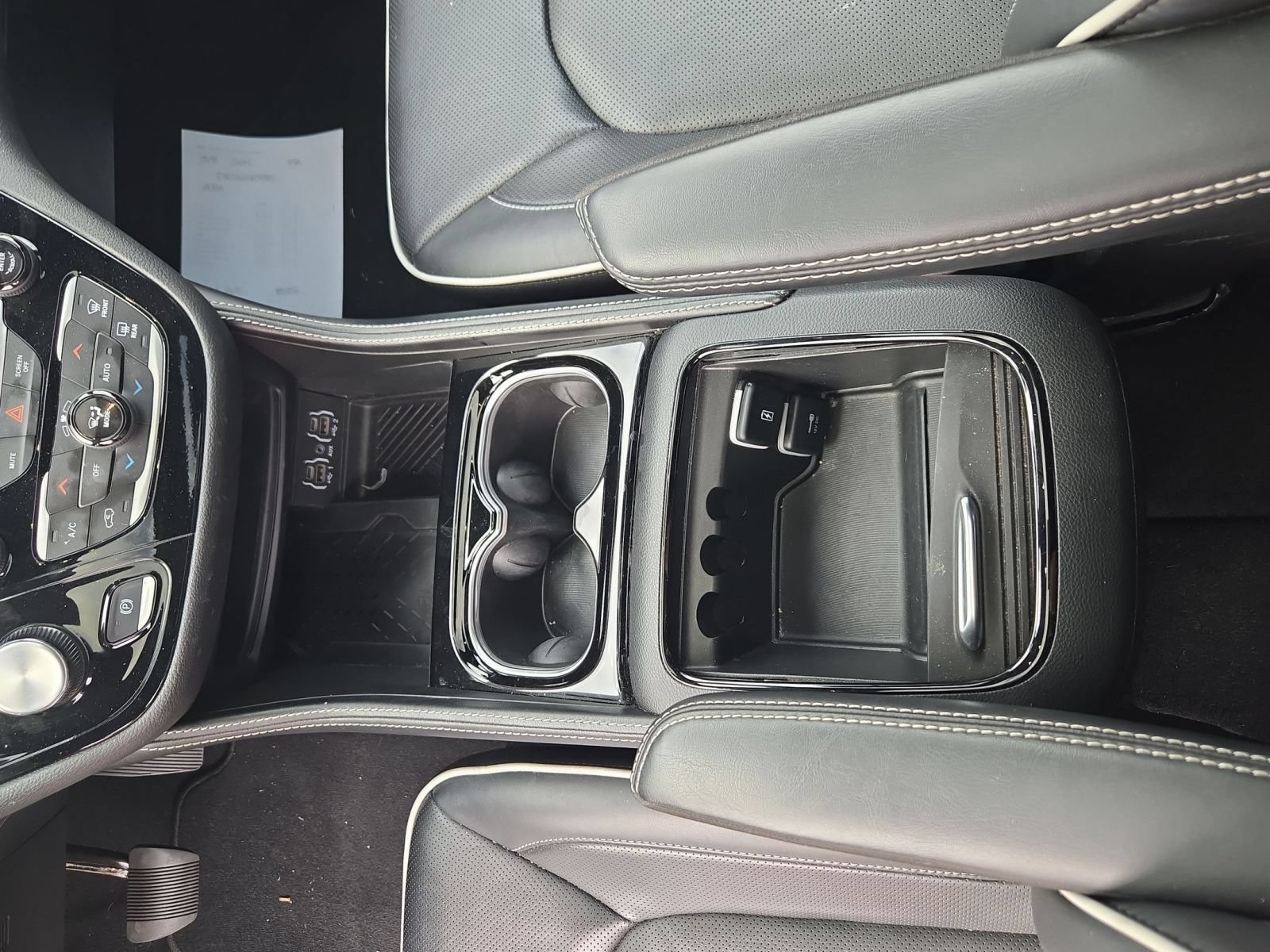 Used 2025 Chrysler Pacifica Limited FWD image 18