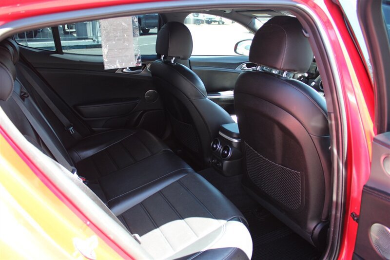 Used 2018 Kia Stinger GT2 AWD/4WD image 31