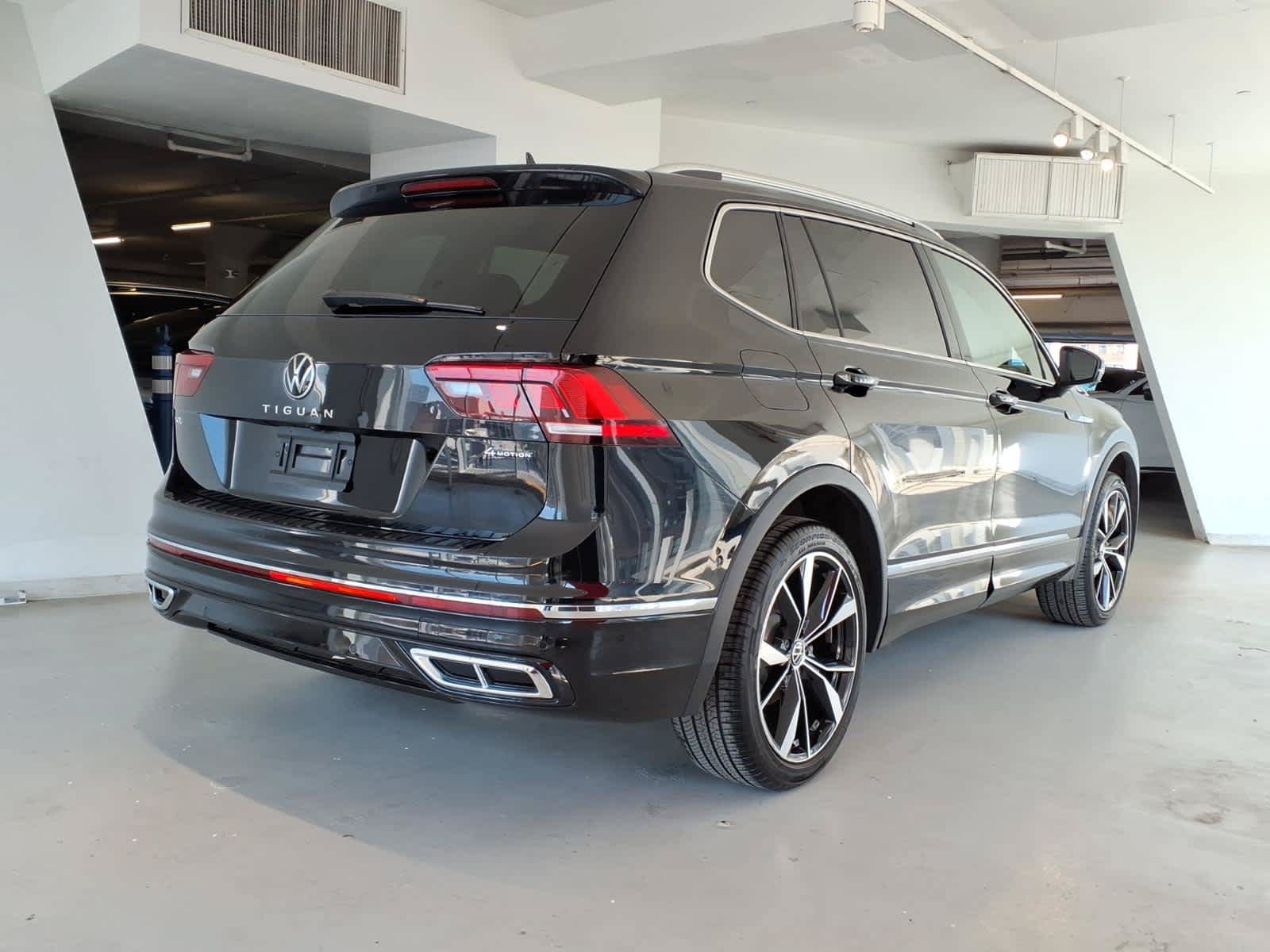 Used 2023 Volkswagen Tiguan SEL R-Line AWD/4WD image 4