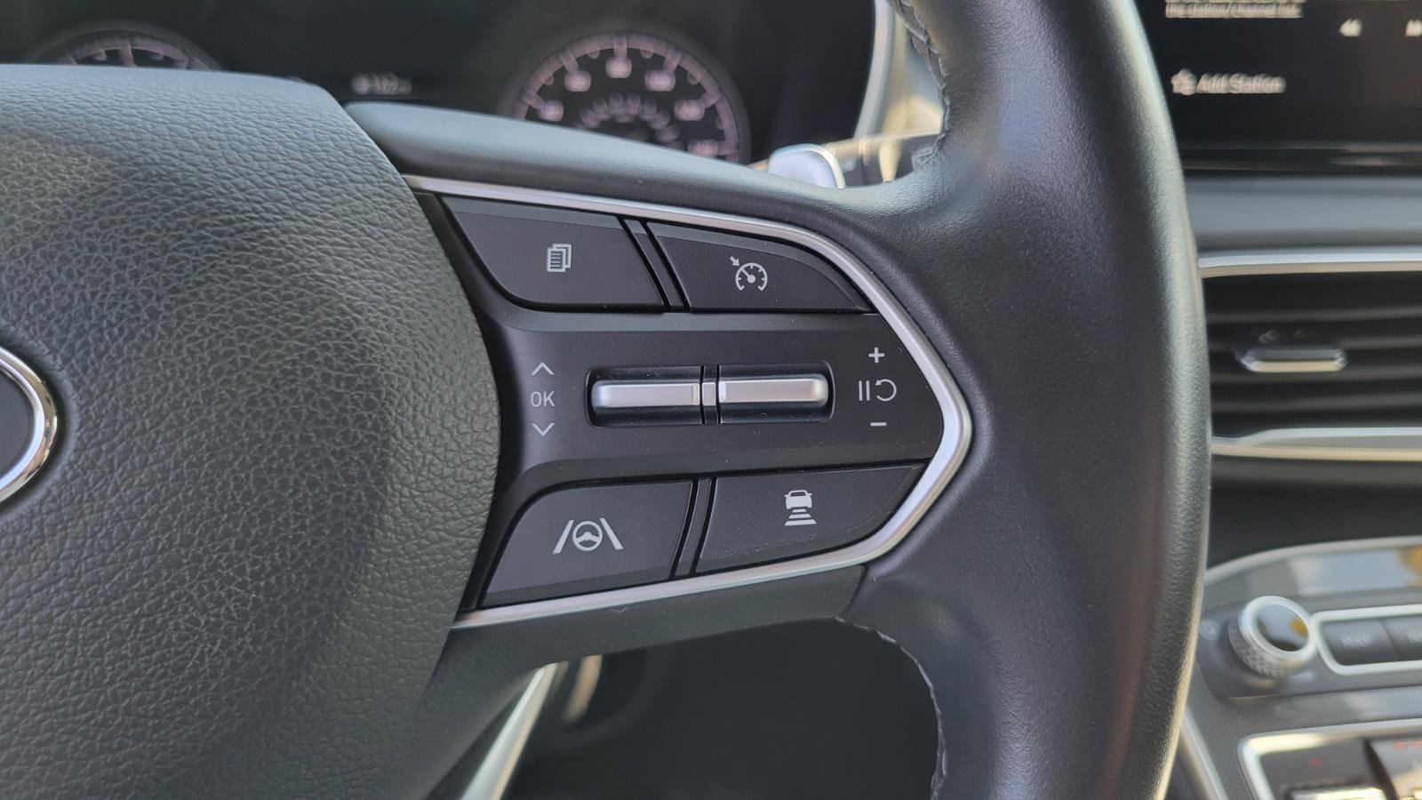 Used 2023 Hyundai Santa Fe SEL w/ Winter Weather Package image 22