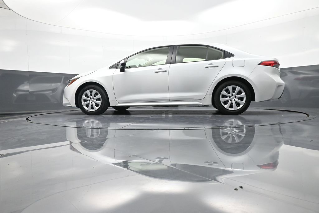 Certified 2022 Toyota Corolla LE FWD image 32