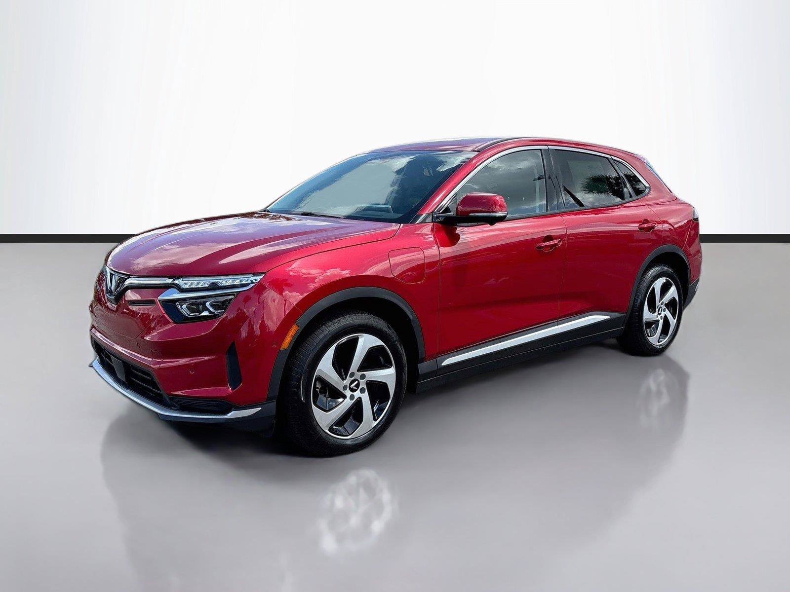 New 2027 VinFast VF 8 Eco AWD/4WD image 3