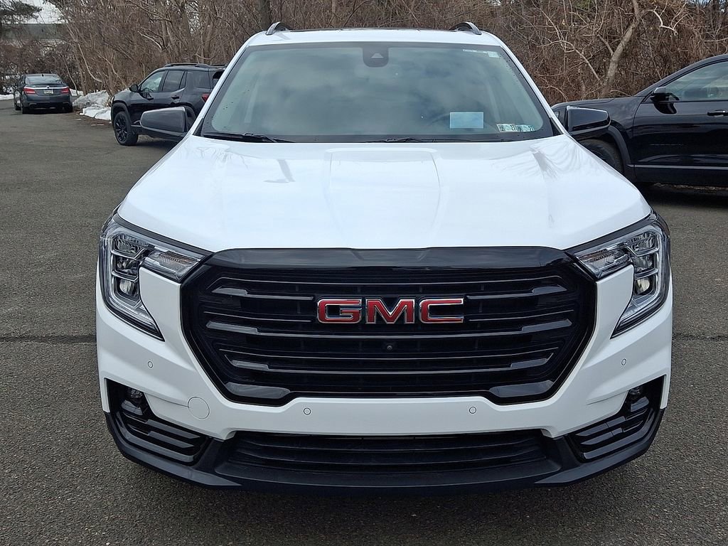 Certified 2022 GMC Terrain SLT w/ Infotainment Package II image 2