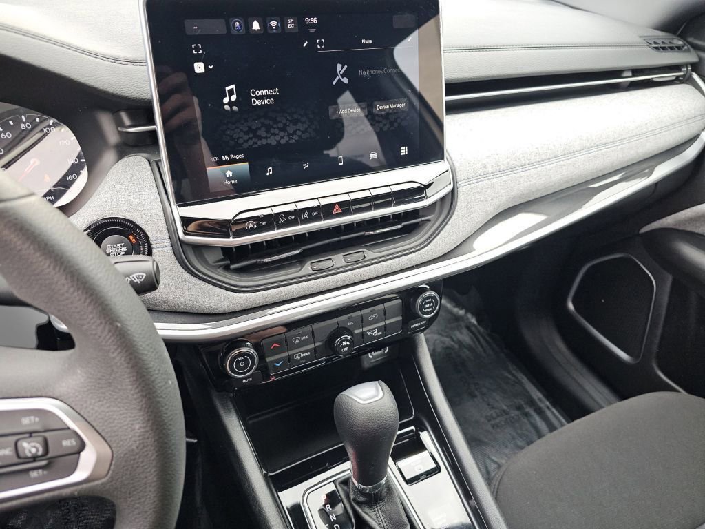 Used 2024 Jeep Compass Sport image 31