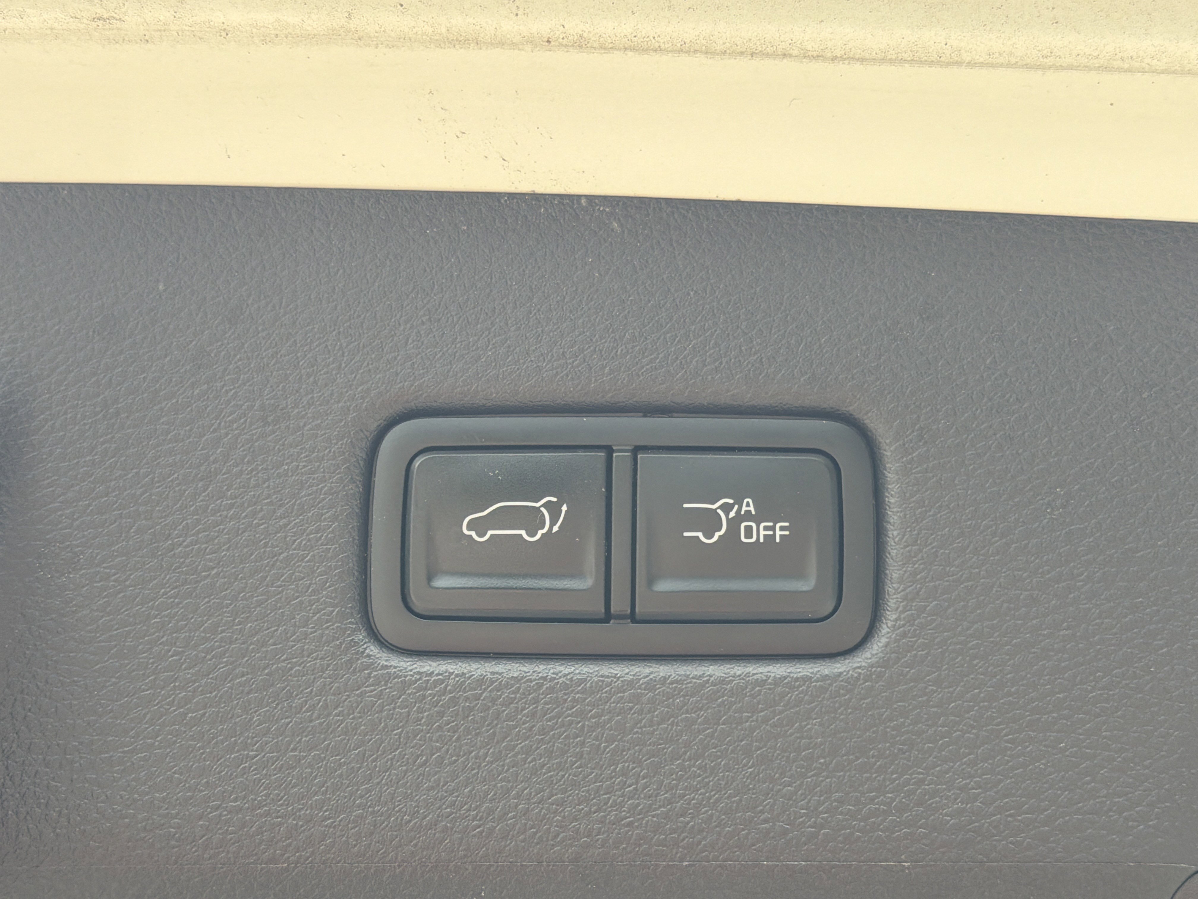 Used 2024 Kia Carnival EX FWD image 26