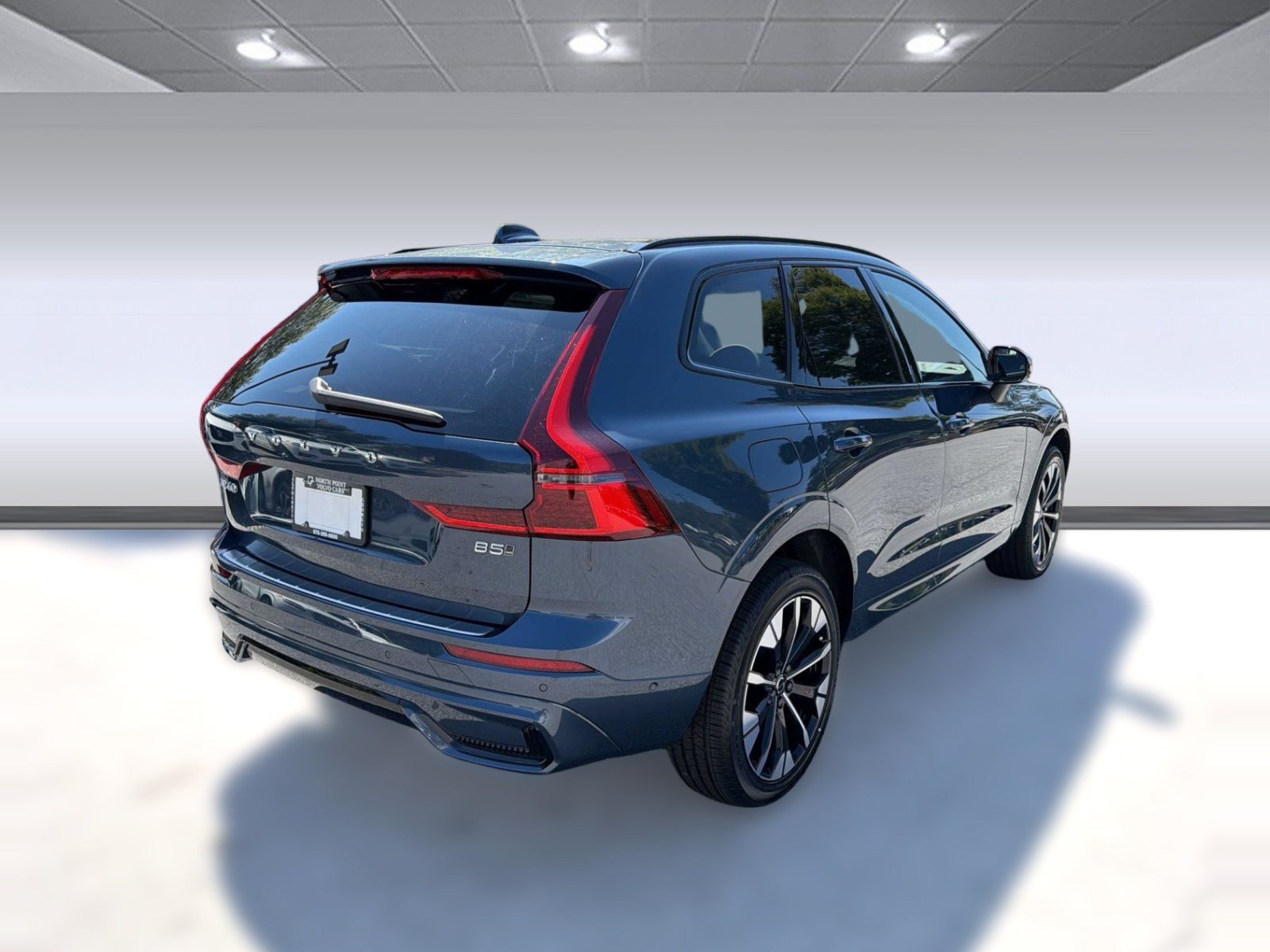 New 2027 Volvo XC60 B5 Plus AWD/4WD image 9