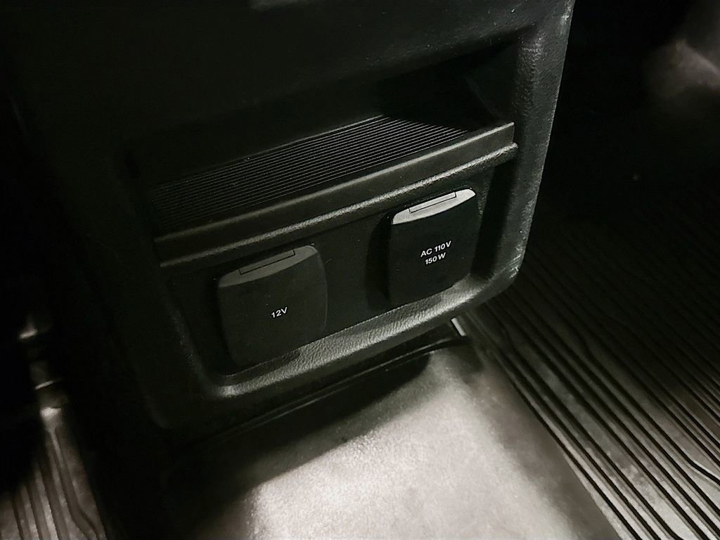 Used 2019 Ford Edge Titanium w/ Equipment Group 301A image 32