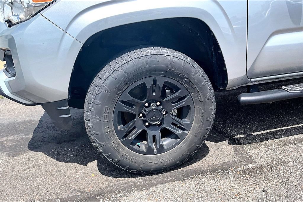 Used 2022 Toyota Tacoma SR w/ SR Convenience Package RWD image 4