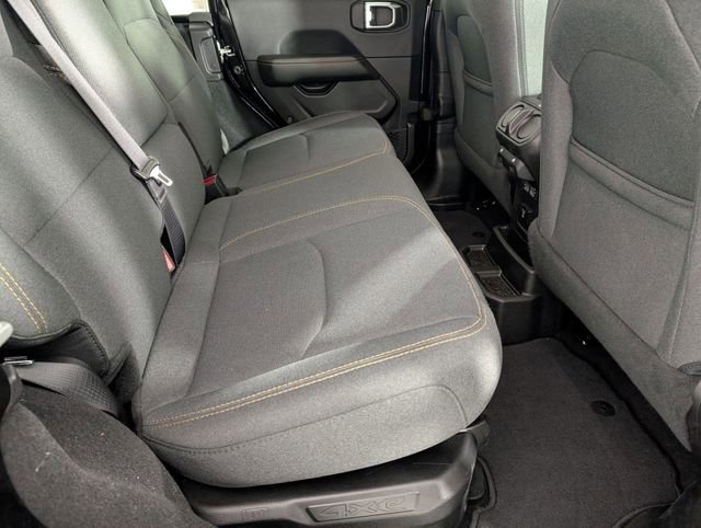 Used 2025 Jeep Wrangler Unlimited Sahara image 28