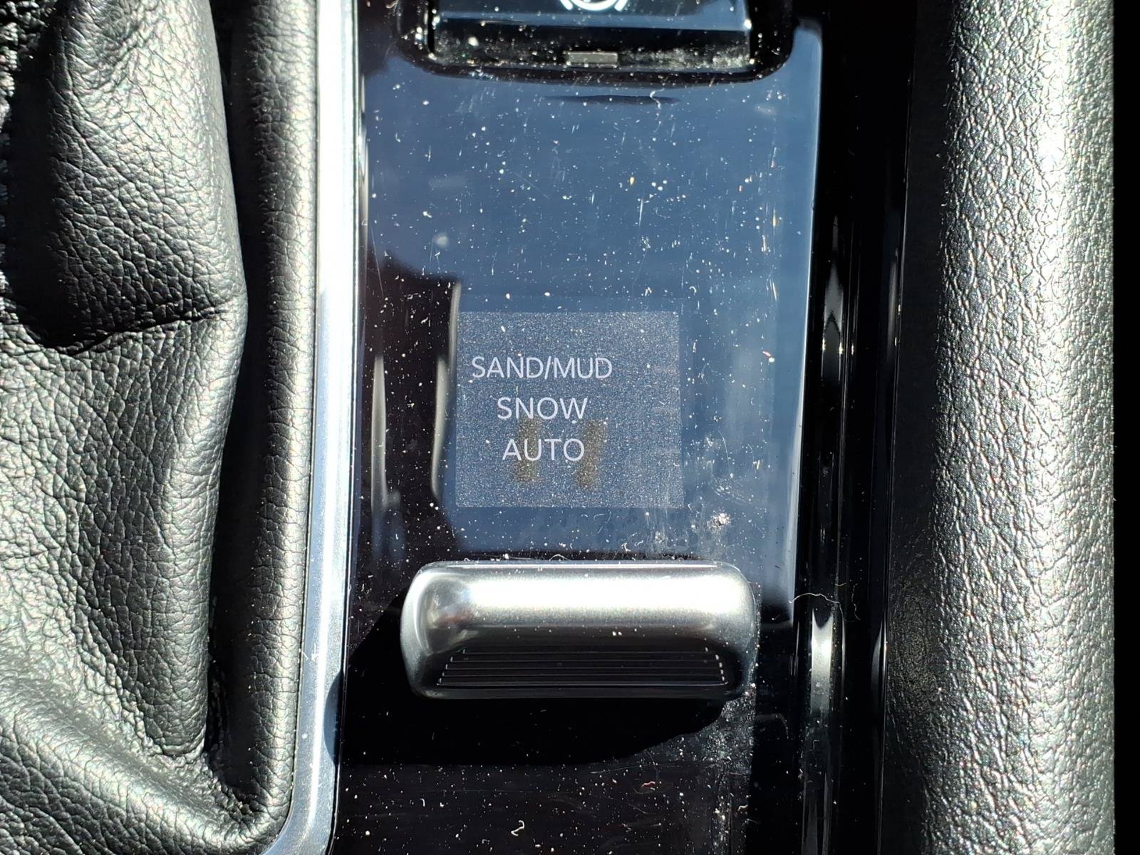 Used 2025 Jeep Compass Limited AWD/4WD image 16
