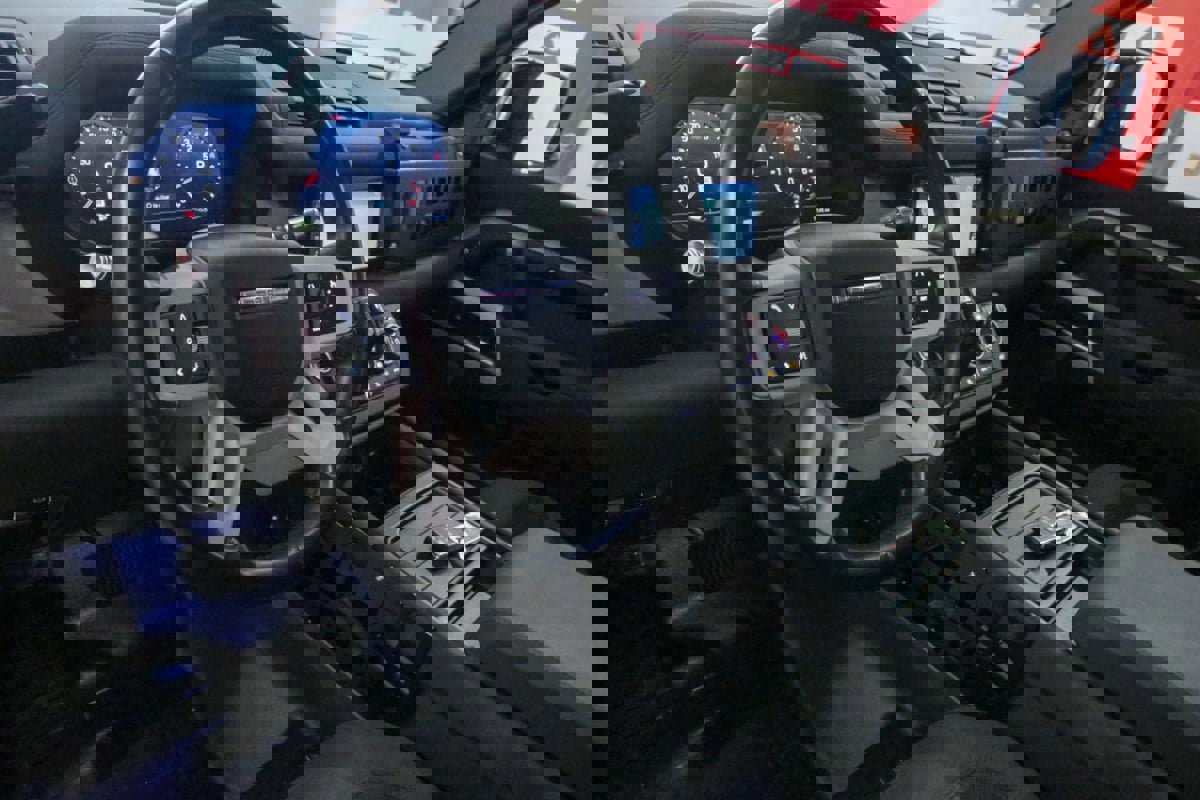 Used 2020 Land Rover Defender 110 SE image 12