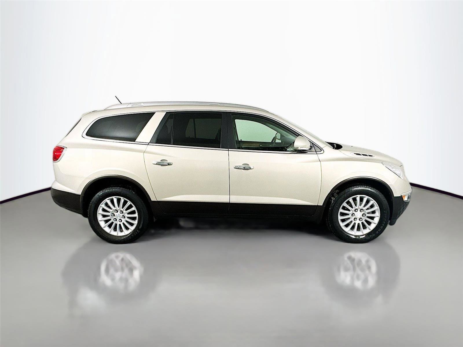 Used 2011 Buick Enclave CXL FWD image 8