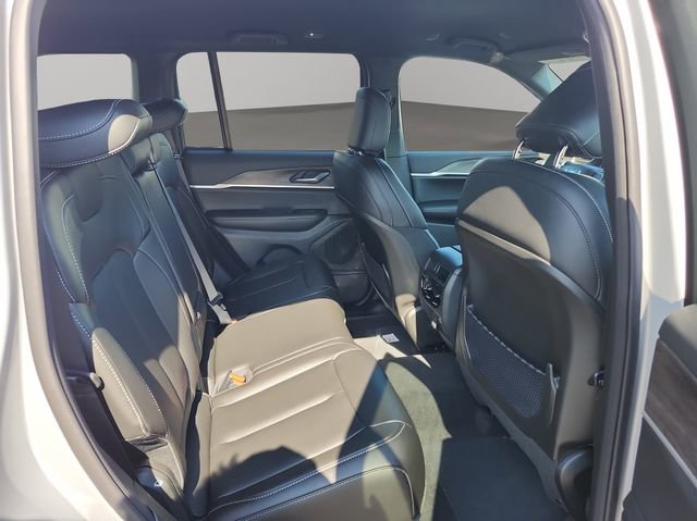 New 2025 Jeep Grand Cherokee Limited w/ Trailer Tow Package image 32